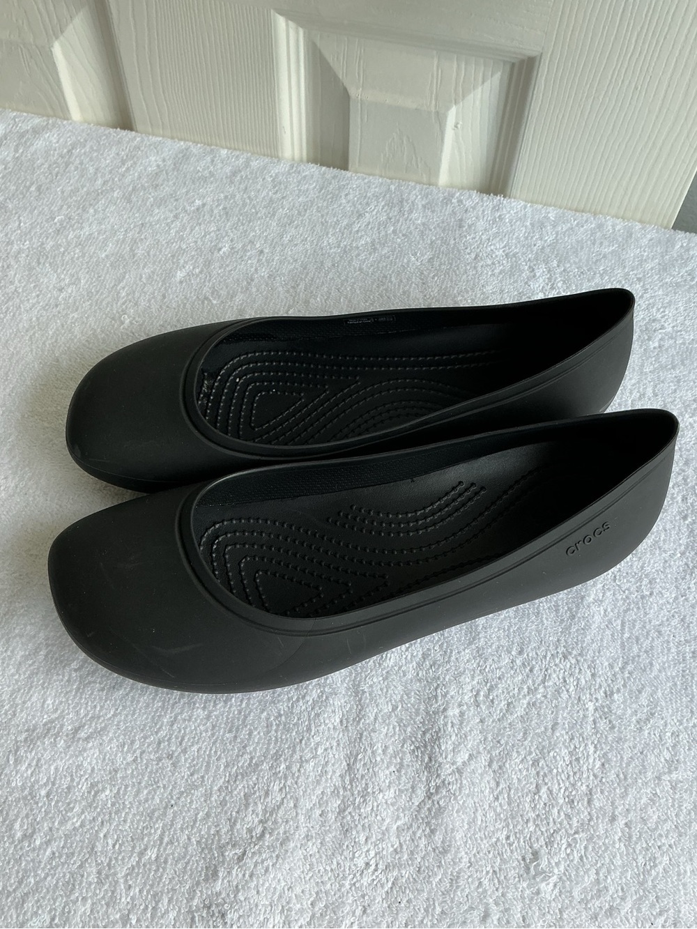 Women’s Black Casual Slip-On Ballet Flats - Picture 2 of 10